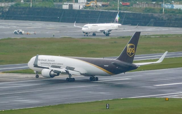N360UP - Twin-engine aircraft