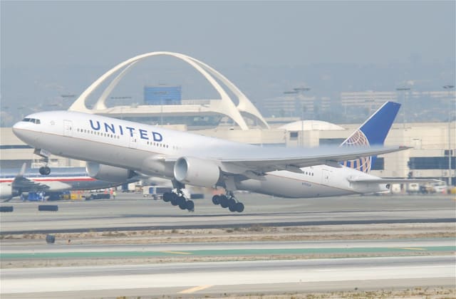N792UA - Twin-engine aircraft