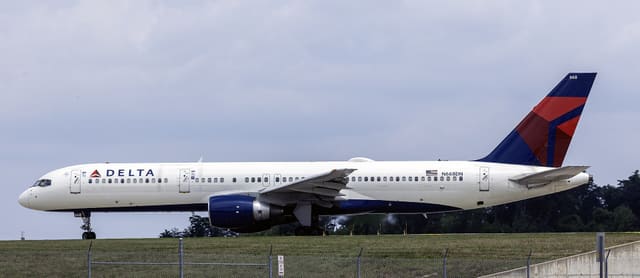 N668DN - Twin-engine aircraft