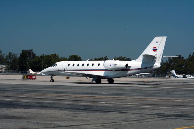 N111Y - Business jet