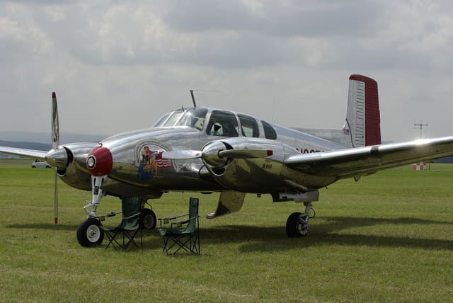 N3670B - Twin-engine aircraft