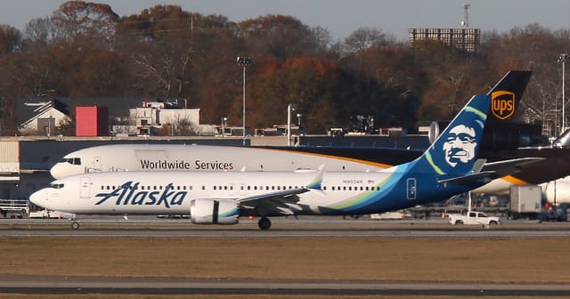 N903AK - Twin-engine aircraft