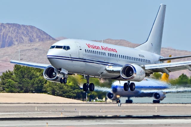 N732VA - Twin-engine aircraft