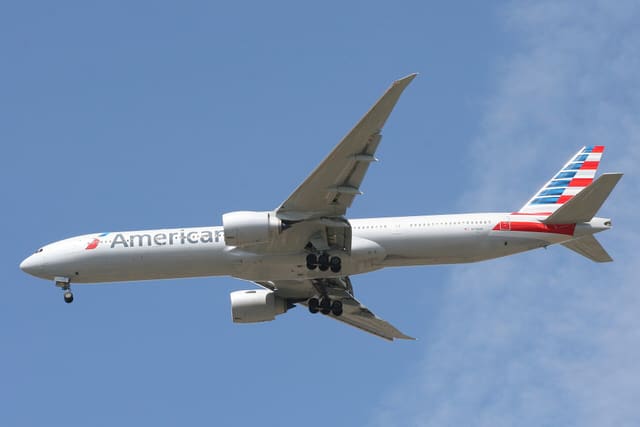 N718AN - Twin-engine aircraft