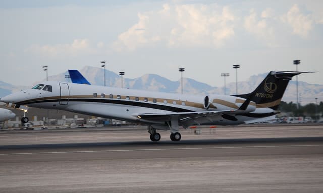 N702DR - Business jet