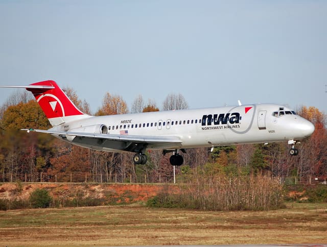 N8921E - Twin-engine aircraft