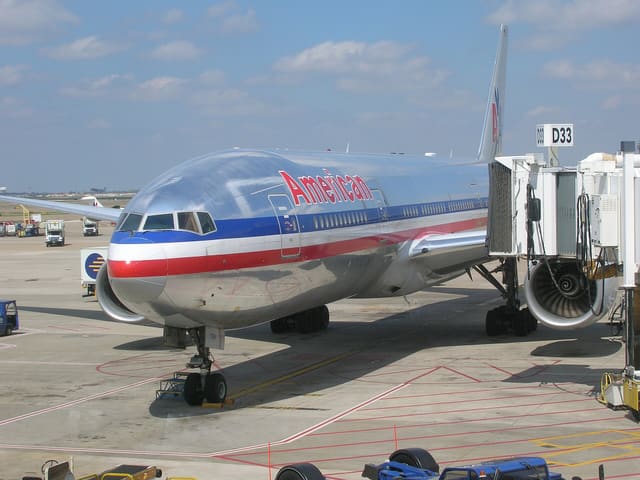 N753AN - Twin-engine aircraft