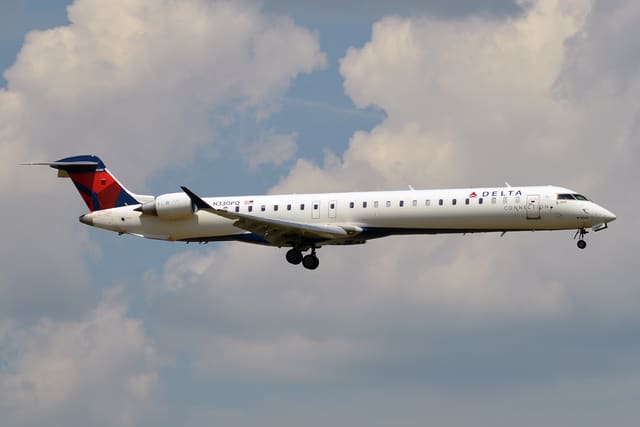 N330PQ - Bombardier