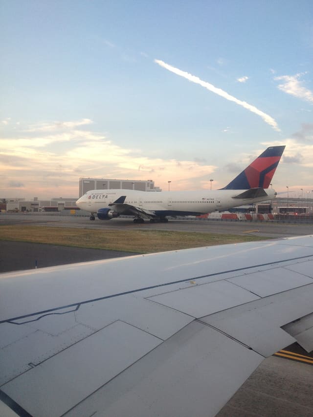 N673US - Twin-engine aircraft