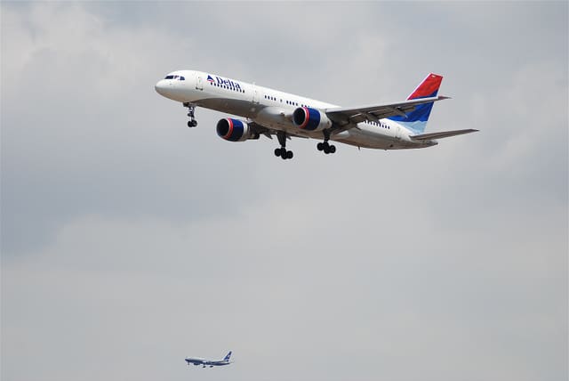 N900PC - Twin-engine aircraft
