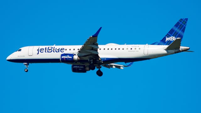 N258JB - Embraer