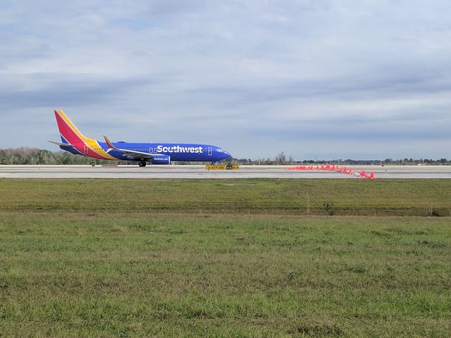 N8652B - Twin-engine aircraft