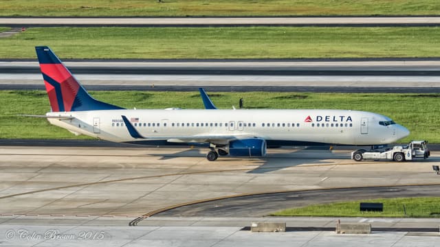 N808DN - Twin-engine aircraft