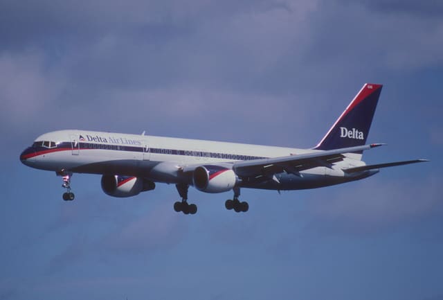 N696DL - Boeing