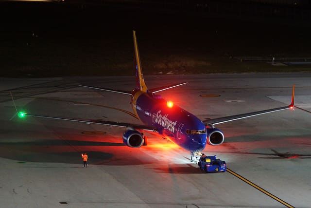 N8659D - Twin-engine aircraft
