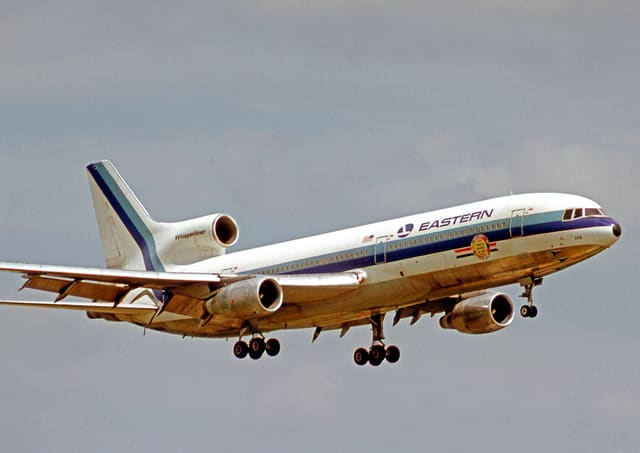 N328EA - Lockheed