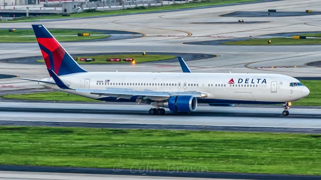 N1608 - Twin-engine aircraft