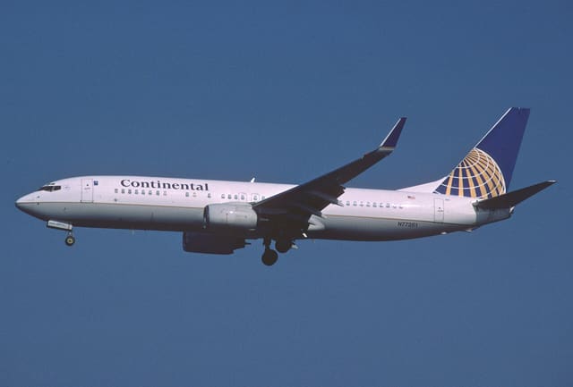 N77261 - Twin-engine aircraft