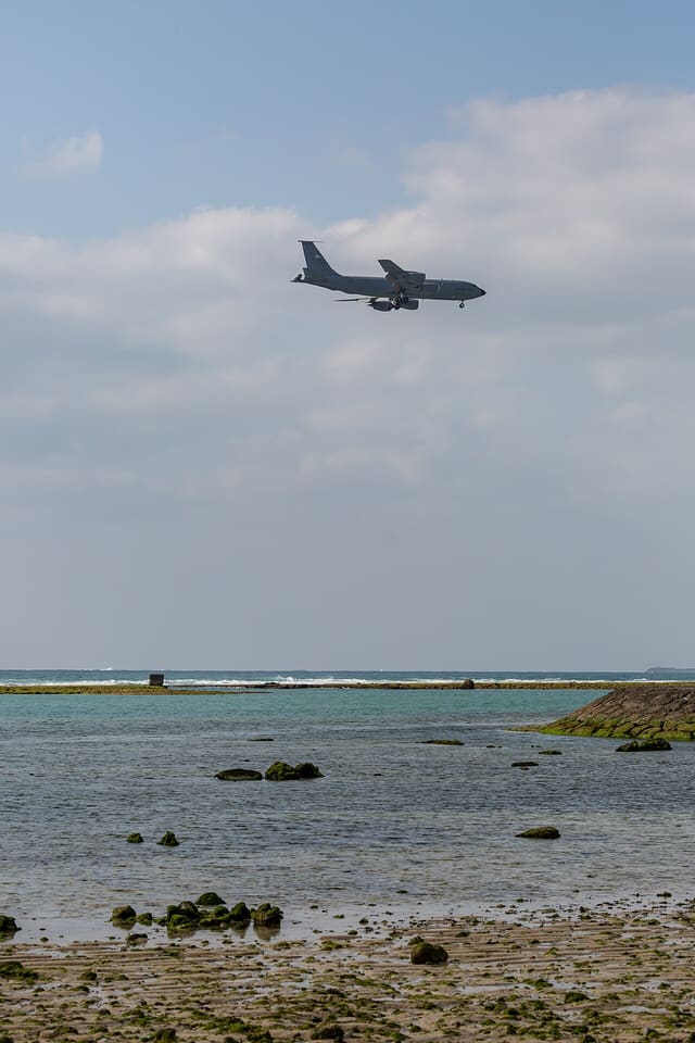 - Twin-engine aircraft