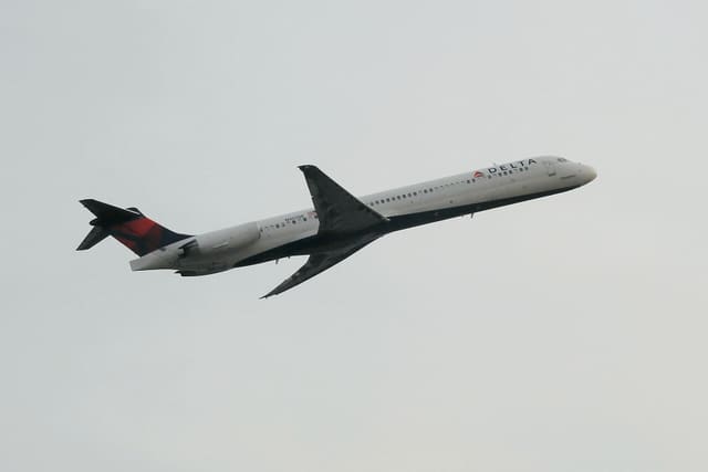 N907DE - Douglas