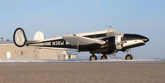 N35W - Twin-engine aircraft