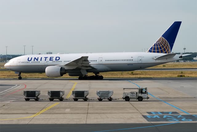 N797UA - Twin-engine aircraft