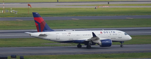 N104DU - Twin-engine aircraft