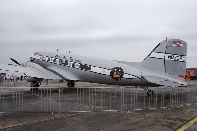 N8336C - Twin-engine aircraft