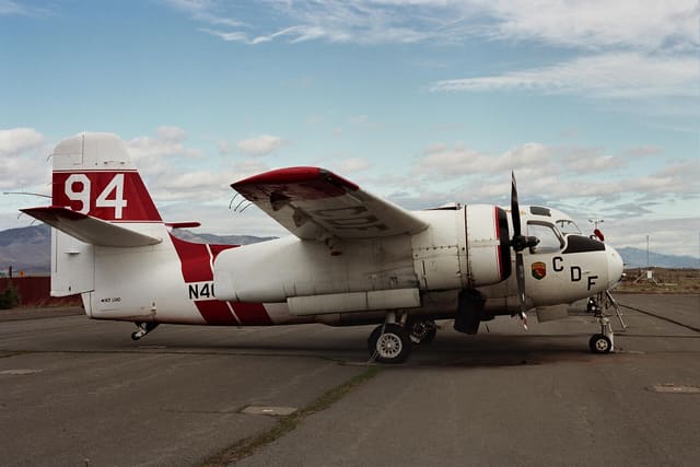 N404DF - Twin-engine aircraft