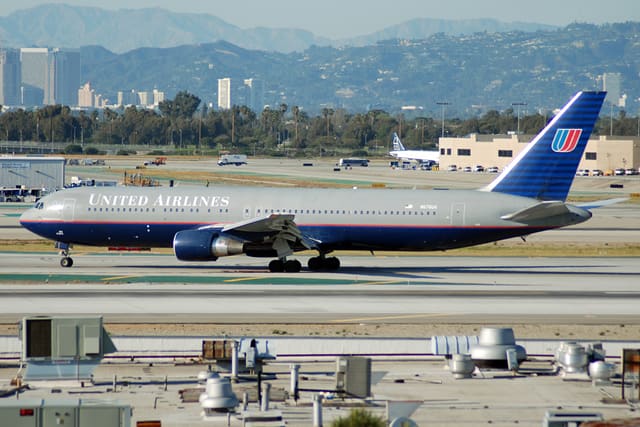 N676UA - Boeing