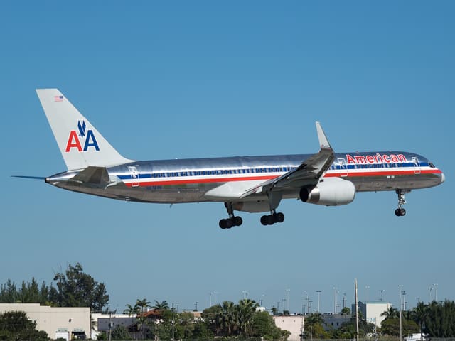 N678AN - Twin-engine aircraft