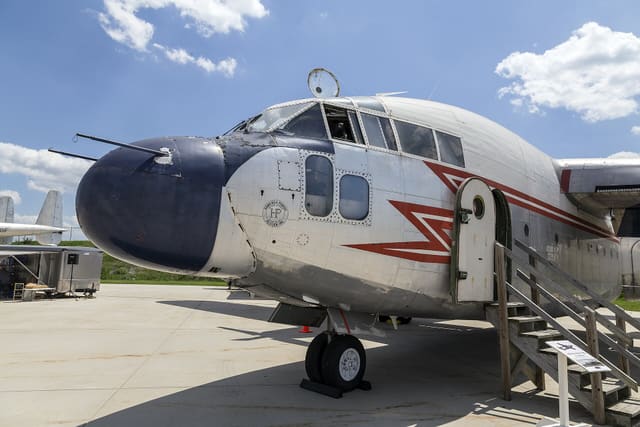 N8093 - Twin-engine aircraft