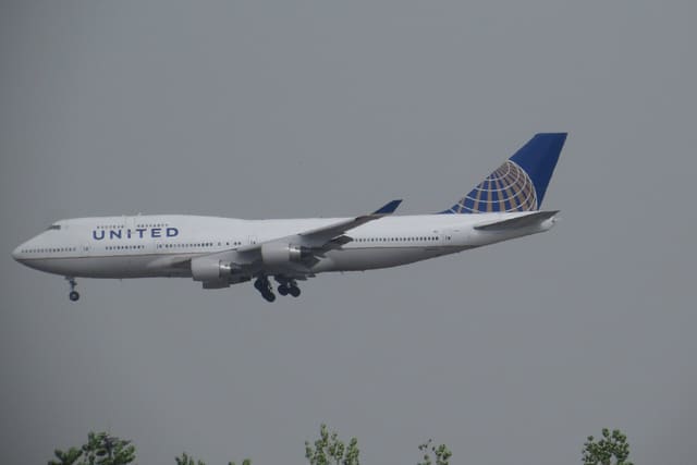 N104UA - Boeing