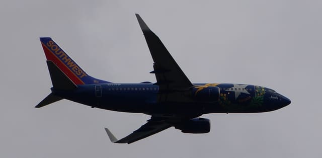 N727SW - Twin-engine aircraft
