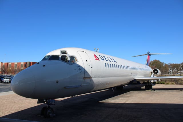 N675MC - Douglas