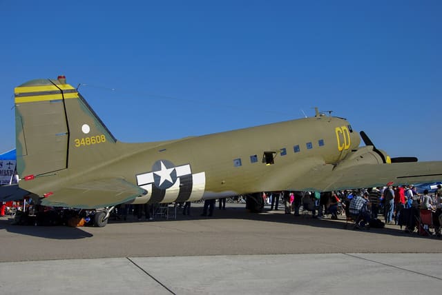 N47SJ - Douglas