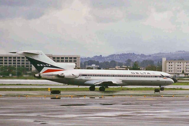 N2812W - Boeing