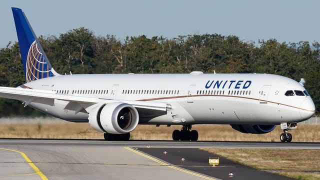 N12003 - Twin-engine aircraft