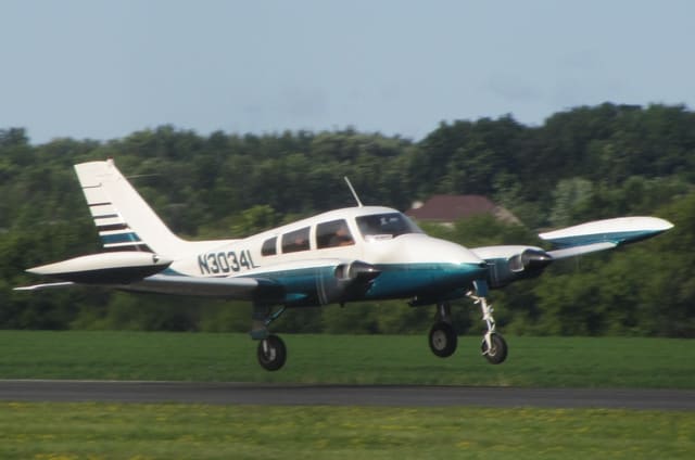 N3034L - Twin-engine aircraft
