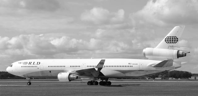 N804DE - Douglas