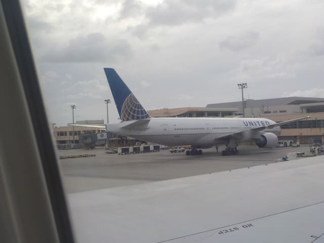 N215UA - Boeing
