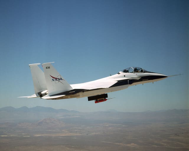 N836NA - Twin-engine aircraft