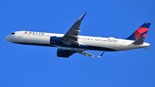 N531DA - Twin-engine aircraft