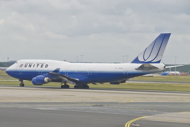 N104UA - Boeing