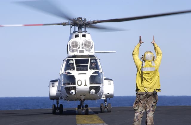 N330J - Helicopter