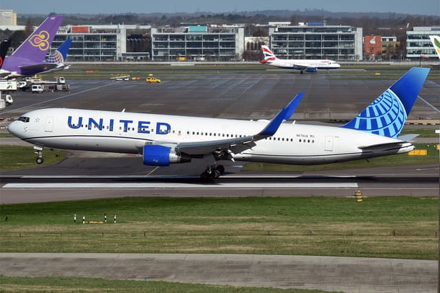 N676UA - Boeing