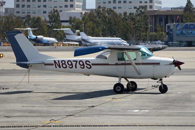 N8979S - Business jet