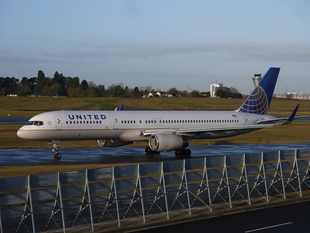 N13113 - Twin-engine aircraft