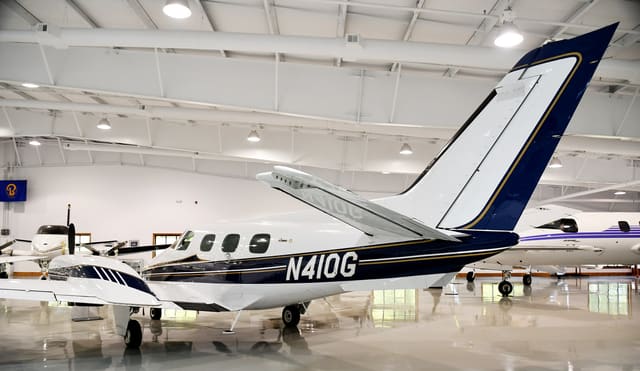 N410G - Twin-engine aircraft