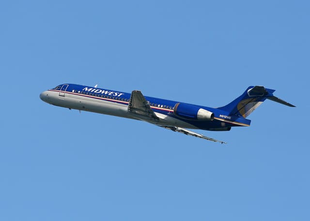 N912ME - Twin-engine aircraft